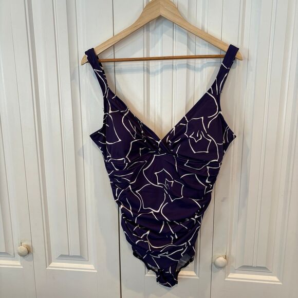 Trimshaper One Piece Swimsuit Size 16 - Picture 1 of 8